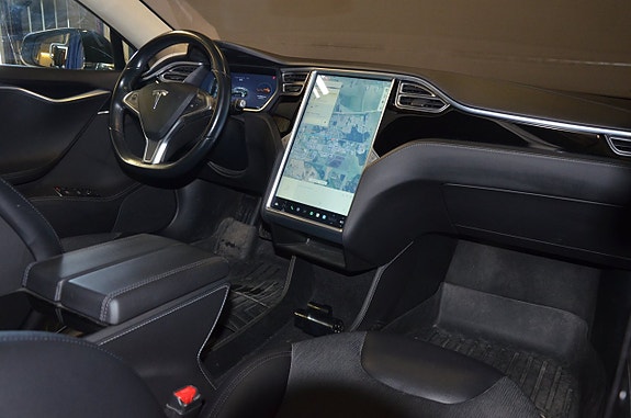Tesla Model S 11 of 19