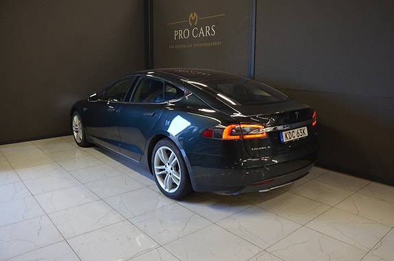 Tesla Model S 7 of 19