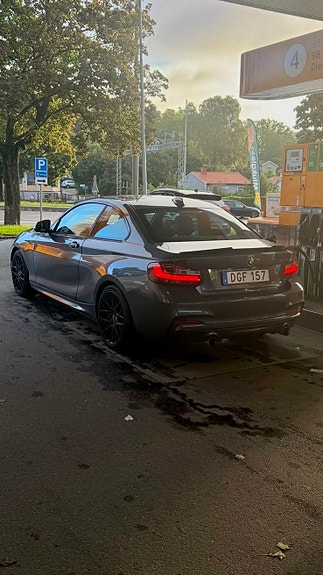 BMW M235i 2 of 5