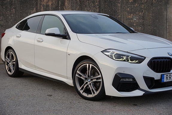 BMW 218 2 of 5