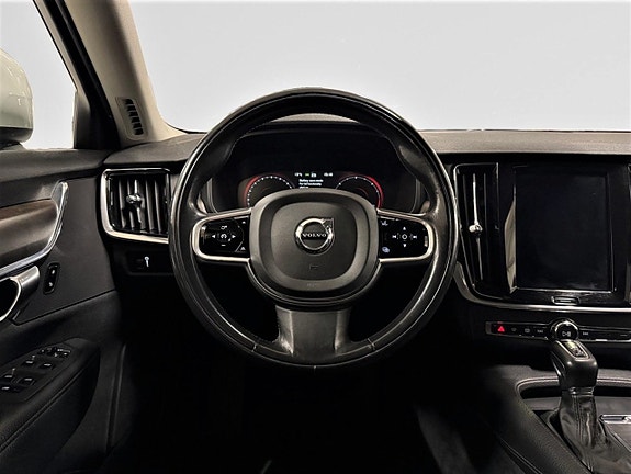 Volvo V90 Cross Country 14 of 26