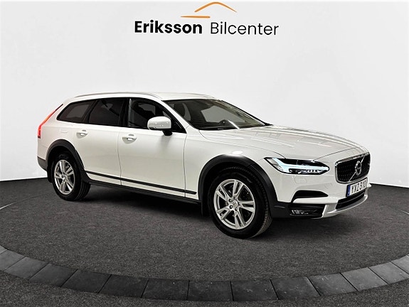 Volvo V90 Cross Country 2 of 5