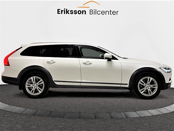 Volvo V90 Cross Country 8 of 26