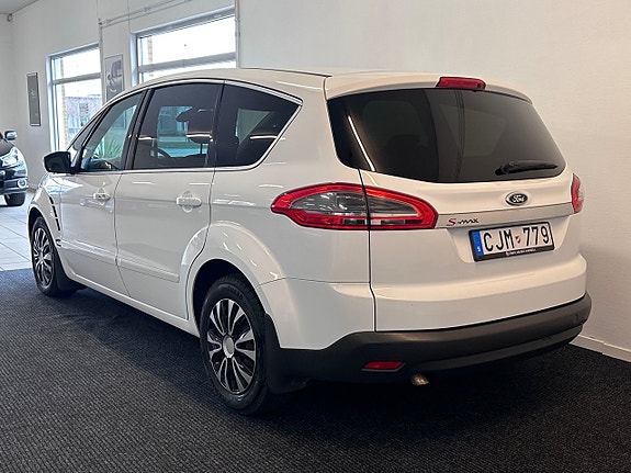Ford S-MAX 8 of 28