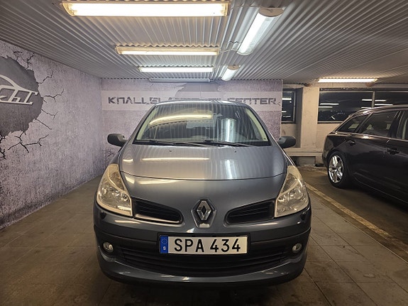 Renault Clio 2 of 5