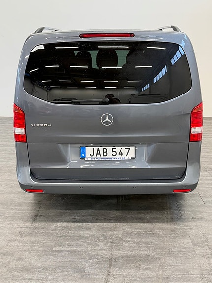Mercedes-Benz V220 5 of 5