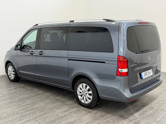 Mercedes-Benz V220 4 of 5