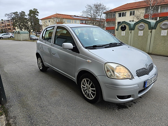 Toyota Yaris 4 of 5