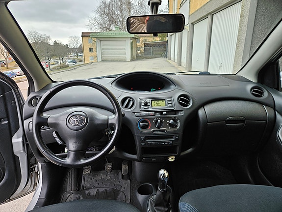 Toyota Yaris 6 of 10