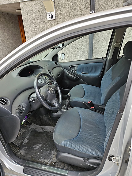 Toyota Yaris 10 of 10