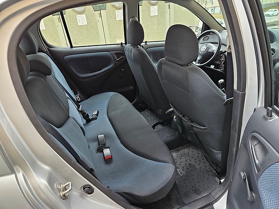 Toyota Yaris 8 of 10