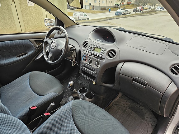 Toyota Yaris 7 of 10