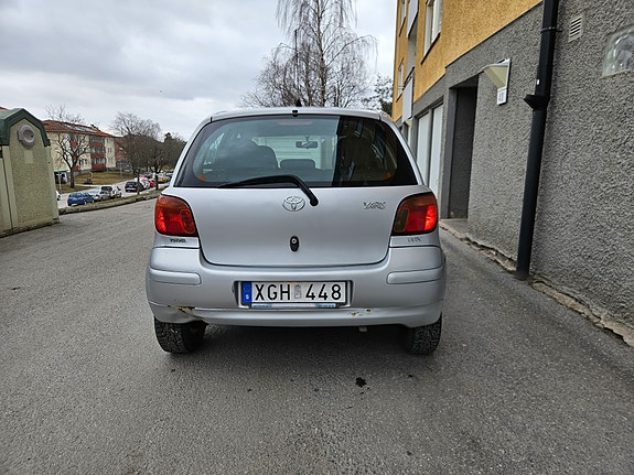 Toyota Yaris 3 of 5
