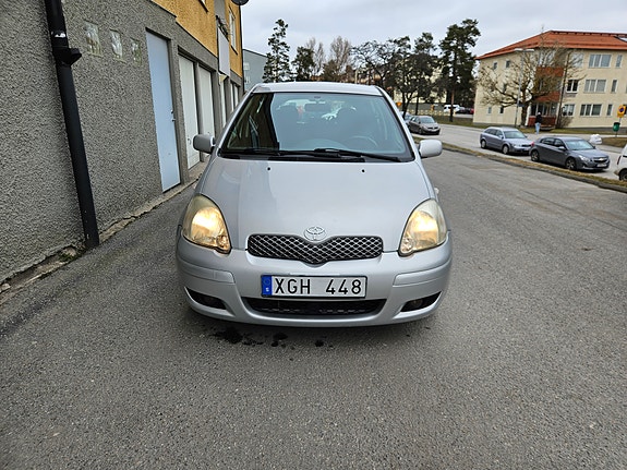 Toyota Yaris 5 of 5