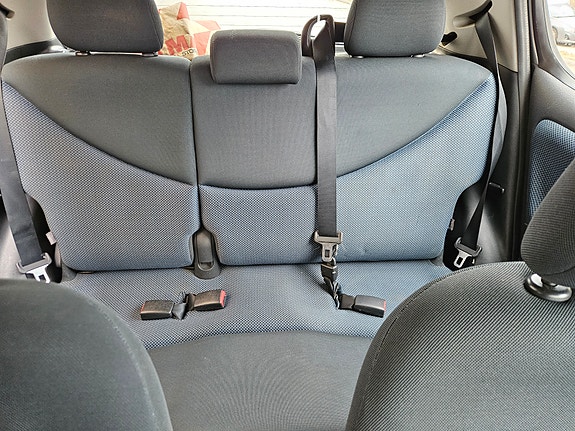 Toyota Yaris 9 of 10