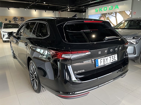 Skoda Superb 3 of 5