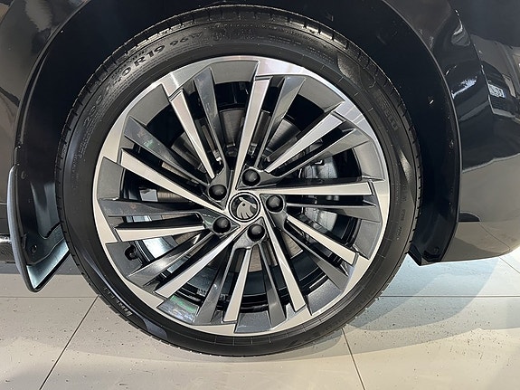 Skoda Superb 4 of 5