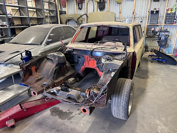 Volvo 245 4 of 5