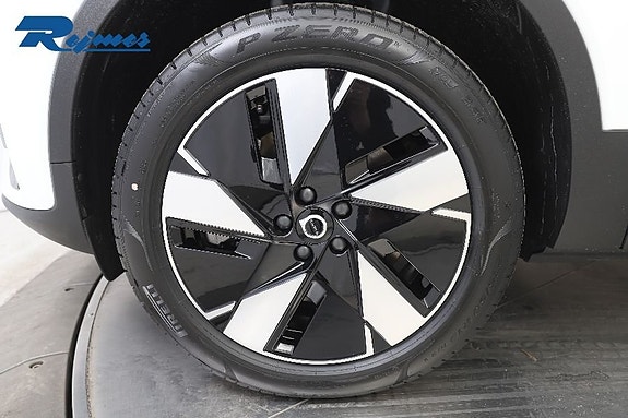 Volvo EX40 17 of 18
