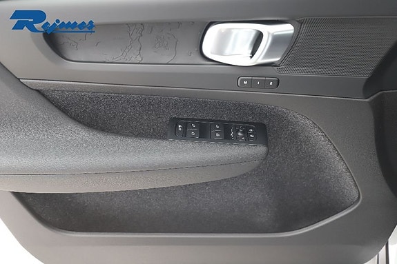 Volvo EX40 7 of 18