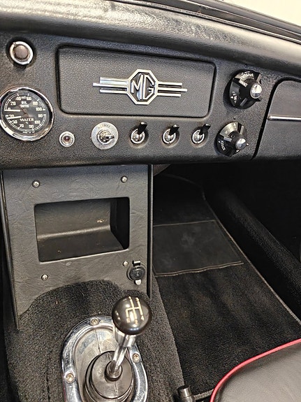 MG MGB 12 of 19