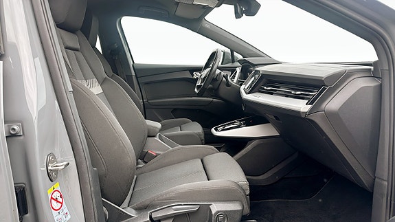 Audi Q4 e-tron 3 of 5