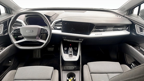 Audi Q4 e-tron 4 of 5