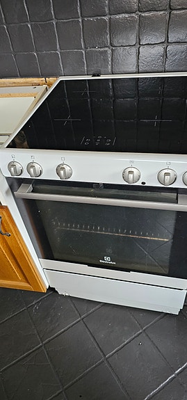 Electrolux induktionsspis med ugn, gratis