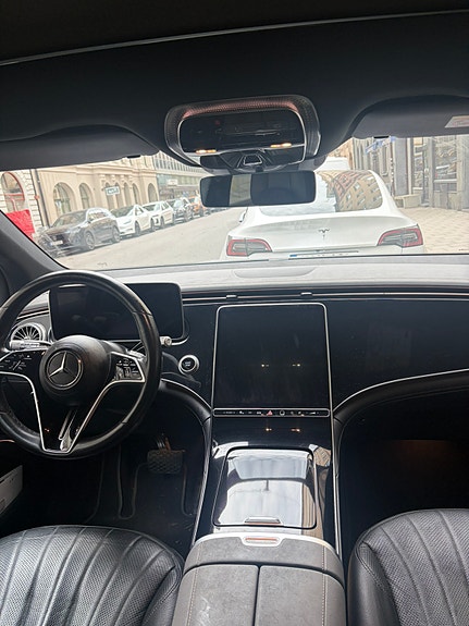 Mercedes-Benz EQS450 SUV 4 of 4