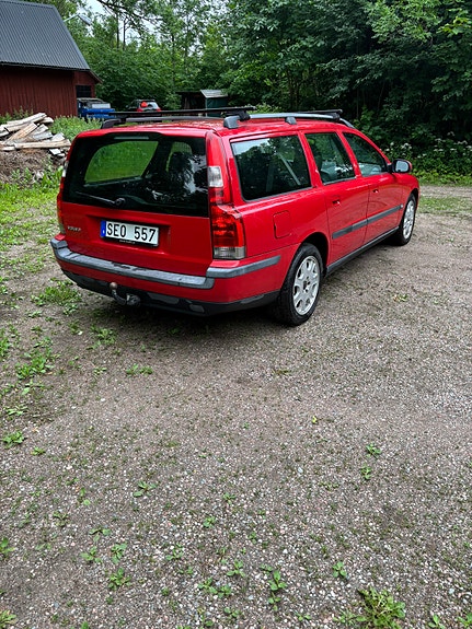 Volvo V70 4 of 5