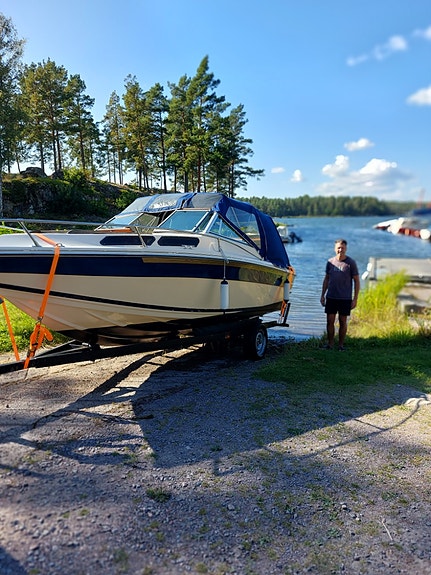 Daycruiser Celebrity 192 Cuddy Cabin 3 of 5