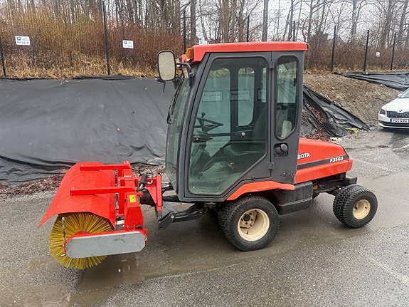 Kubota F3560 4x4 med hytt och värme ny sopvals P.Olsson
