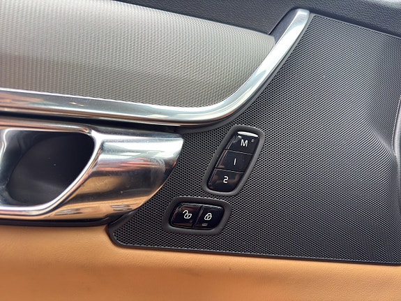 Volvo V90 Cross Country 16 of 19