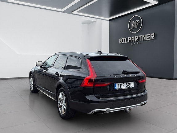 Volvo V90 Cross Country 6 of 19