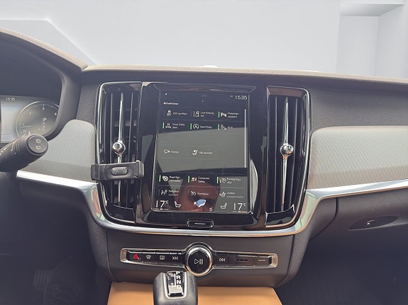 Volvo V90 Cross Country 17 of 19