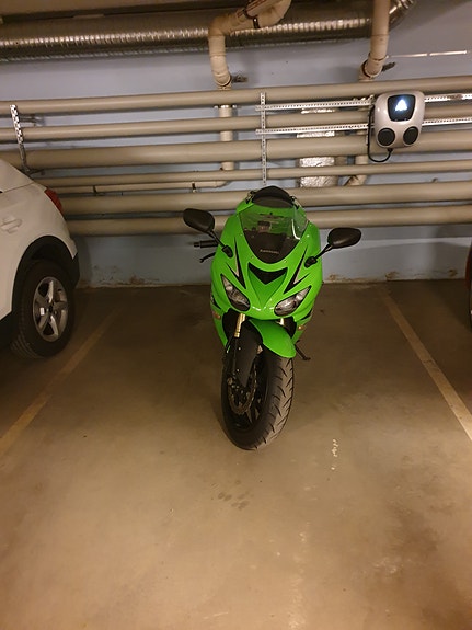 Kawasaki Ninja ZX10R 3 of 4