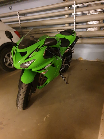 Kawasaki Ninja ZX10R 2 of 4