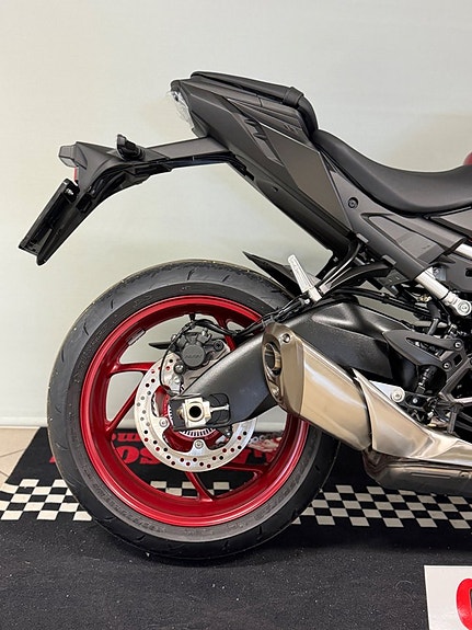 Suzuki GSX S 1000 3 of 5