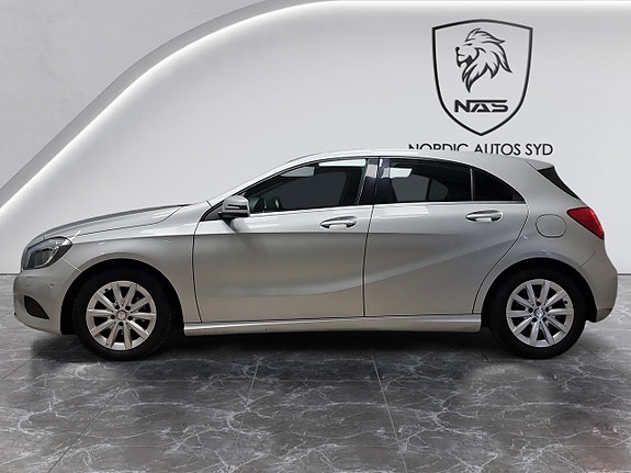 Mercedes-Benz A180 2 of 5