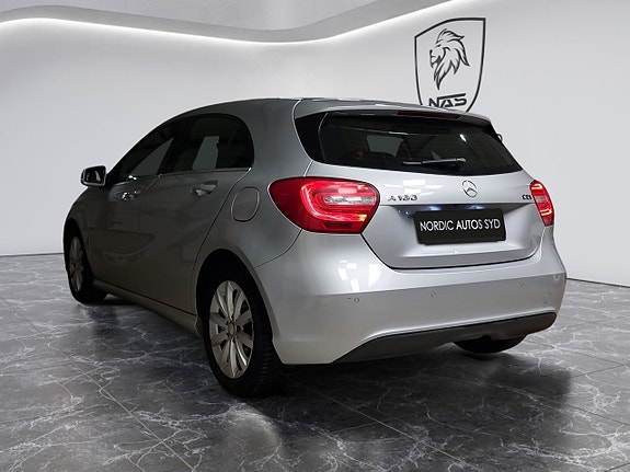 Mercedes-Benz A180 3 of 5