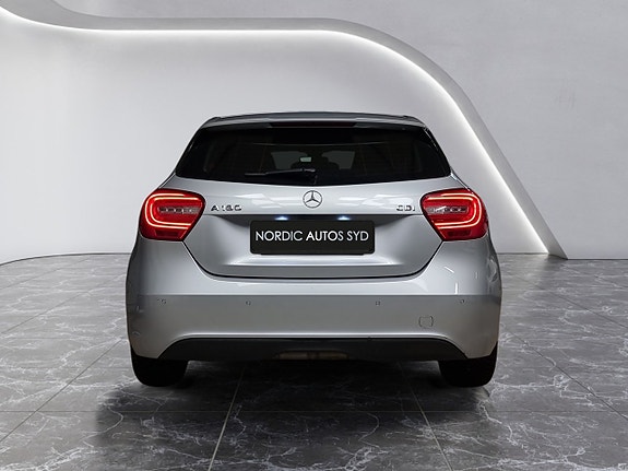 Mercedes-Benz A180 4 of 5