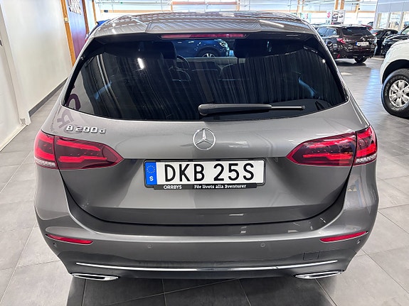 Mercedes-Benz B200 d 4 of 5