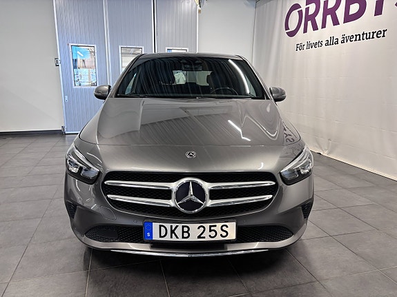 Mercedes-Benz B200 d 2 of 5