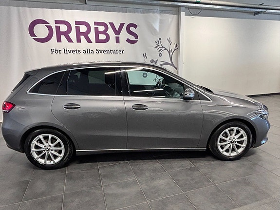 Mercedes-Benz B200 d 3 of 5