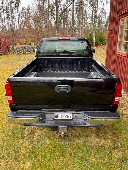 Chevrolet Silverado 1500 3 of 3