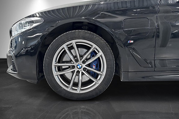 BMW 530e 3 of 5