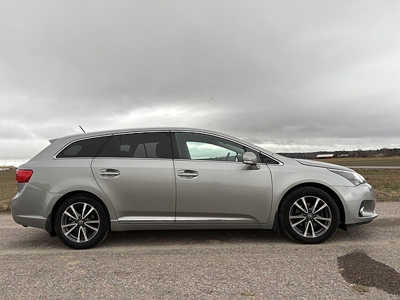 Toyota Avensis 5 of 5