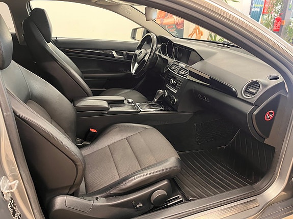 Mercedes-Benz C180 11 of 14