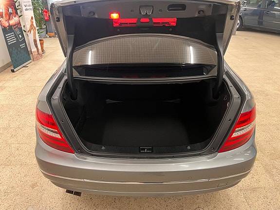 Mercedes-Benz C180 10 of 14