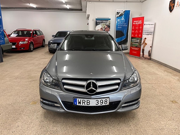 Mercedes-Benz C180 2 of 5